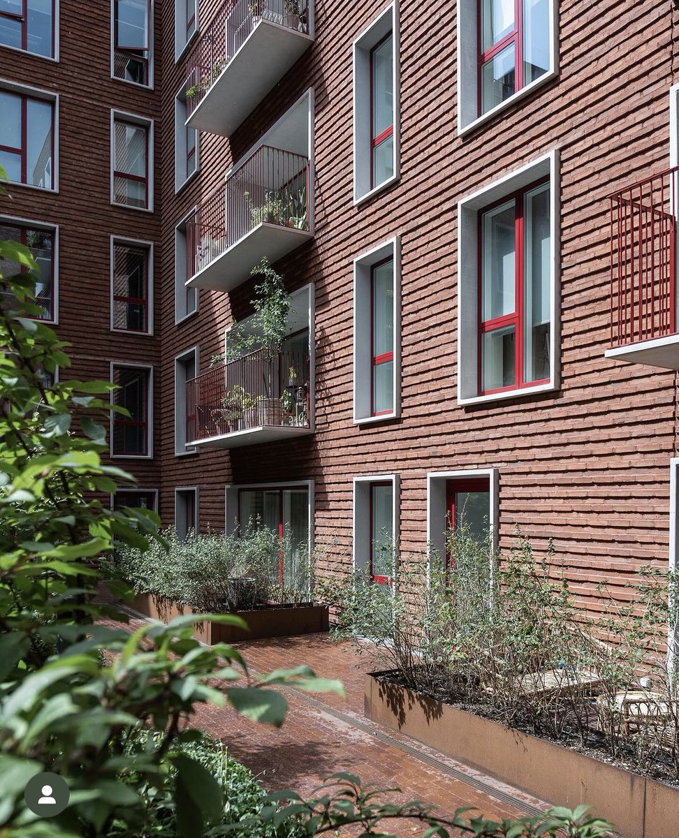 These are some *slim* balconies

Housing in Nordhavn by Vilhelm Lauritzen Architects. Balconies designed with Hi-Con concrete