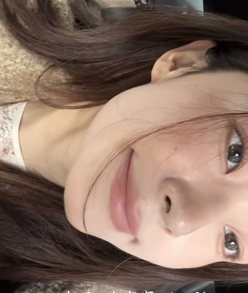 mmytype_'s tweet image. จากที่ส่องพสจีนเหมือนใช้บลัช3ceเหมือนกันหมด555 ละรุ่นนี้ปัดแล้วเล่นแสงกลืนไปกับผิว เนื้อชิมเมอร์ฟินิชสวยมากกกแล้วเข้ากับเมคอัพโทนอุ่นๆ