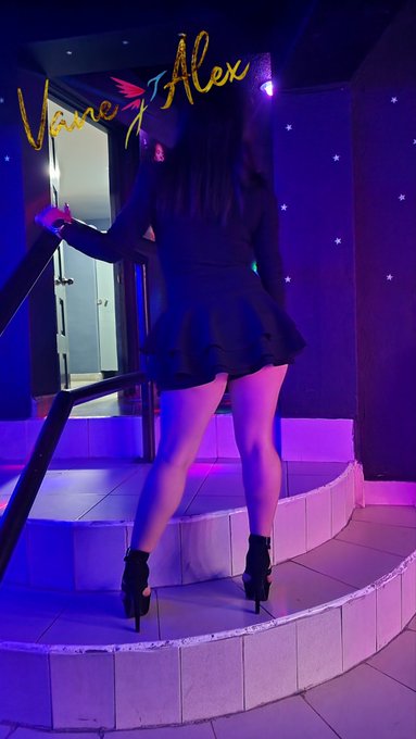Disfrutando la noche!! Qui&eacute;n por ac&aacute;?  Y lo que falta 😈 https://t.co/neQWZie7IA