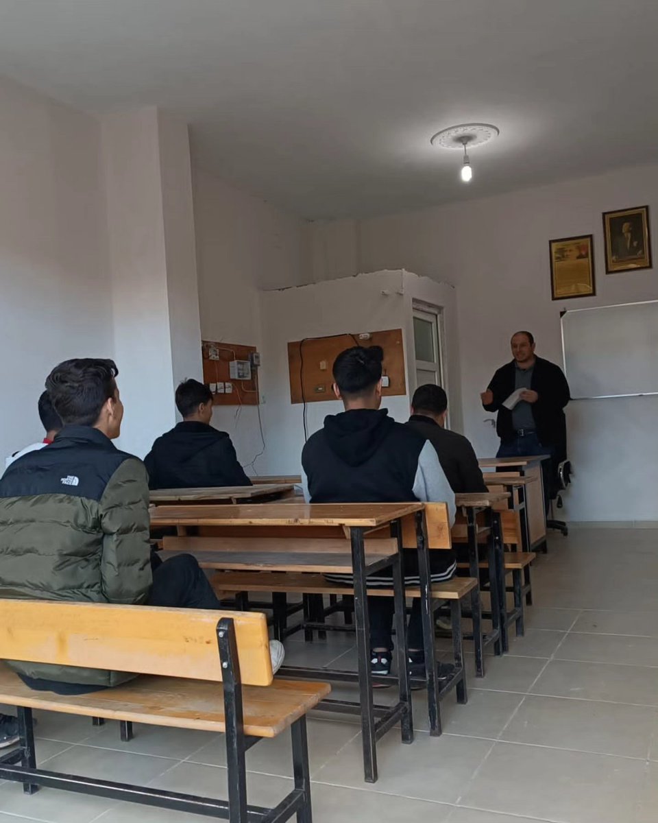 HilvanHalk's tweet photo. Genç işinin uzmanı elektrik yetişmesi için eğitimlerimize devam ediyoruz. 
@mebhbogm @tcmeb @Hilvan_MEM @hilvankaymakam @HilvanHalk @orhanbebe1 https://t.co/SI72yhTHbg