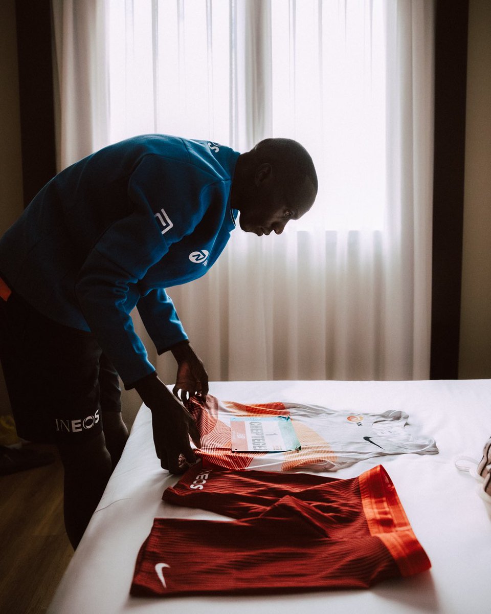 RunningLife_'s tweet photo. 🏃‍♂️🇺🇬Joshua Cheptegei está listo para competir en el Maratón de Valencia

👉Gdynia Medio Maratón, récord personal 59:21
👉2do. Lugar en el Medio Maratón de New York 2023

📸NN Running Team

#ValenciaMarathon #MaratondeValencia #España #Valencia #Marathon #Run #Running #RunningLife https://t.co/invTvJinju