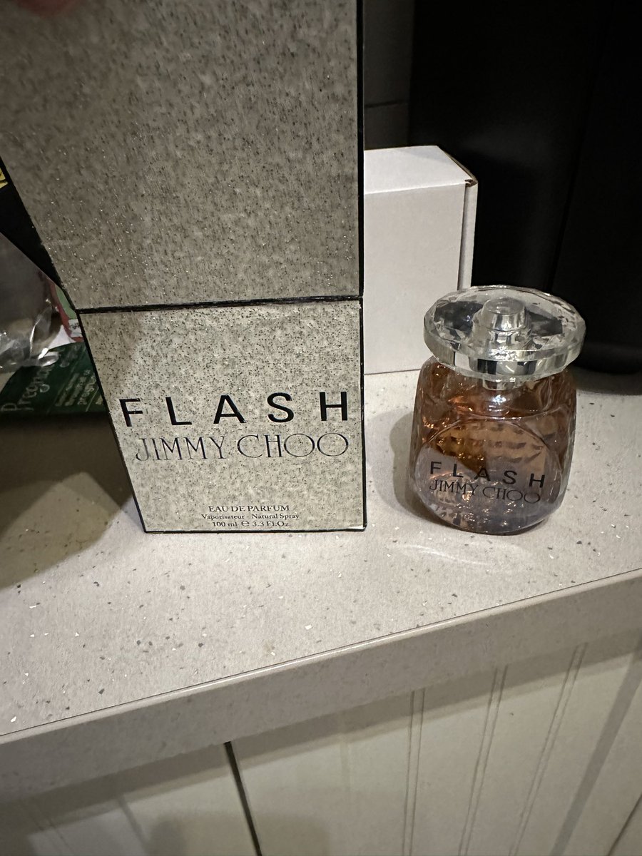 TheWarns's tweet photo. @Groupon_UK you’ve chosen to ignore DMs. I’ve ordered this (pic 1) from your site &amp; pic 2 is what arrived unsealed and a completely different colour and smell (like cheap men’s aftershave). Are you going to reply and refund me &amp; more importantly take this seller off your site? https://t.co/8tMgFPUas6