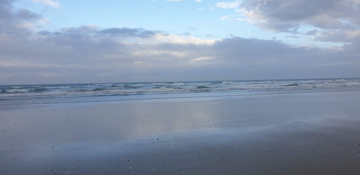 PouwelsDel's tweet photo. Blustery but nice walk along waihi beach this arvo.
As they say - 'leave nothing but footprints in the sand'
#whatssummer
#kiwisummeryeahnah
#eastcoasttreasures https://t.co/GzvWb7RRuB