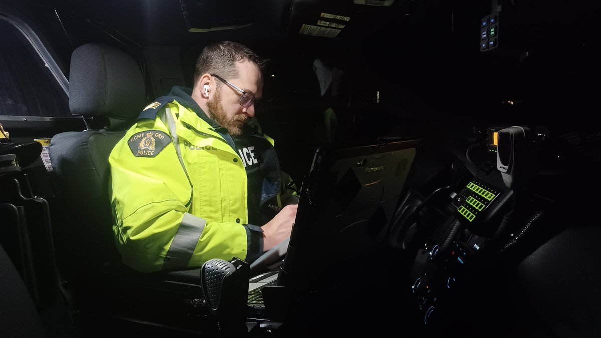 skinnyonsafety's tweet photo. #dyk 21% of all car crash fatalities in British Columbia involve impaired driving? Police across the province are out tonight checking for drug and alcohol-impaired drivers. Always plan for a ride so you can #GetHomeSafeBC. #DriveSafeBC #ImpairedDrivingMonth #BCLightUpTheProvince https://t.co/zECiEGBnIr