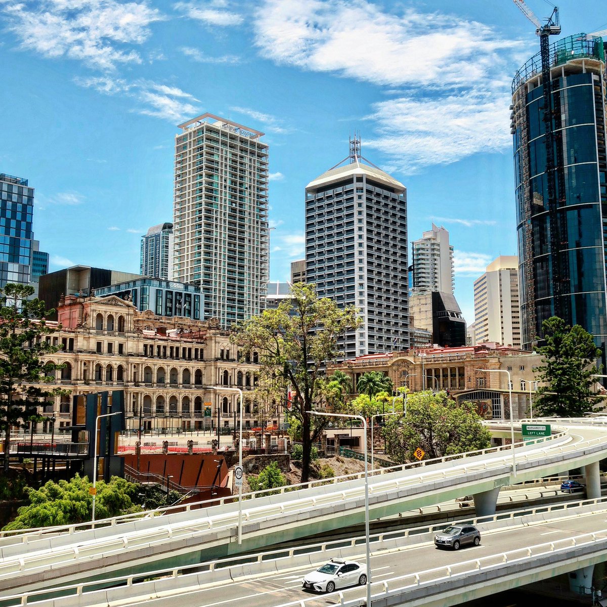 PengGuo010's tweet photo. A flash visit to our sister city Brisbane — incredible sunshine with great comfort. #aussie https://t.co/Wmod8PBsMs