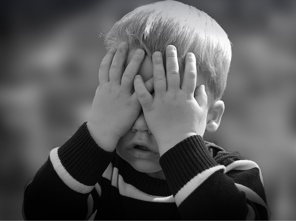 Nuestra sociedad ante la muerte se parece a un niño pequeño que se tapa la cara y dicen“no estoy”, creyendo que está escondido y nadie los puede ver. 

Gracias por esta magnífica reseña #SAIB

Hablar de la muerte para vuvir y morir mejor <a href="/Alienta/">Alienta Editorial</a> 

saib.es/hablar-de-la-m…