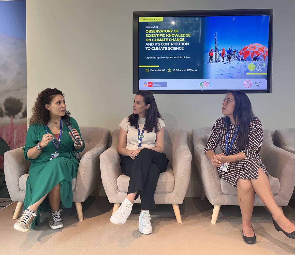 Hoy, Stella Hartinger y Anna Stewart se destacaron en el panel 'Observatorio de Conocimiento Científico sobre Cambio Climático' del <a href="/igp_peru/">Instituto Geofísico del Perú</a> en el pabellón de Perú 🇵🇪. Discutieron la crucial importancia y los desafíos de integrar la ciencia en las políticas públicas. #COP28