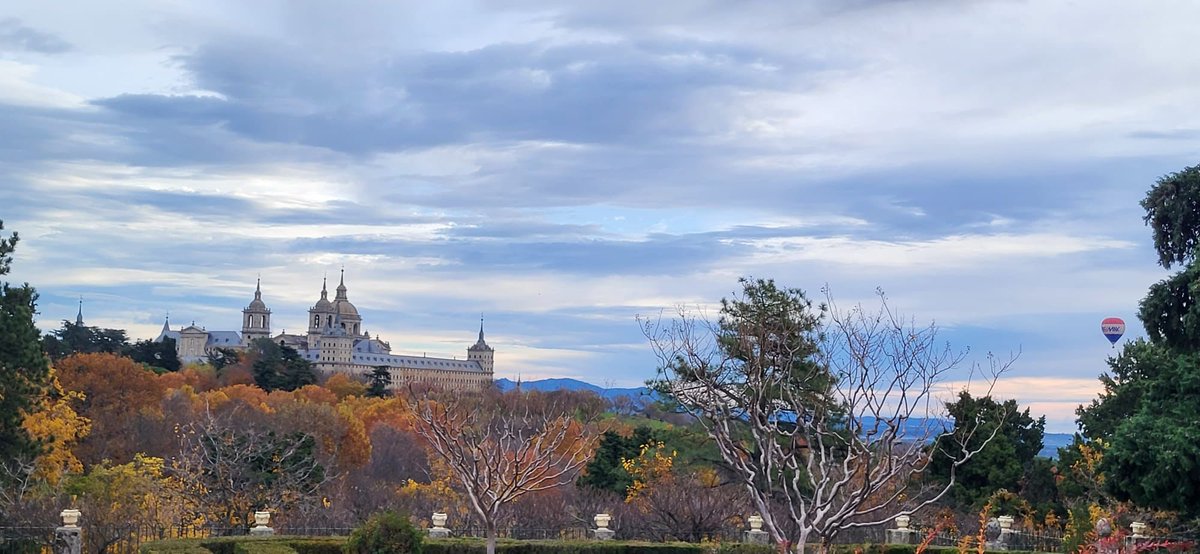 paseosenglobo's tweet photo. Nuevas espectaculares fotos de nuestro despegue del Monasterio de San Lorenzo del Escorial con el globo RE/MAX

Momentos únicos que se quedan grabados en la retina

@REMAXESPANA 

https://t.co/SFSJTlbF8P https://t.co/TVIYir8s0y