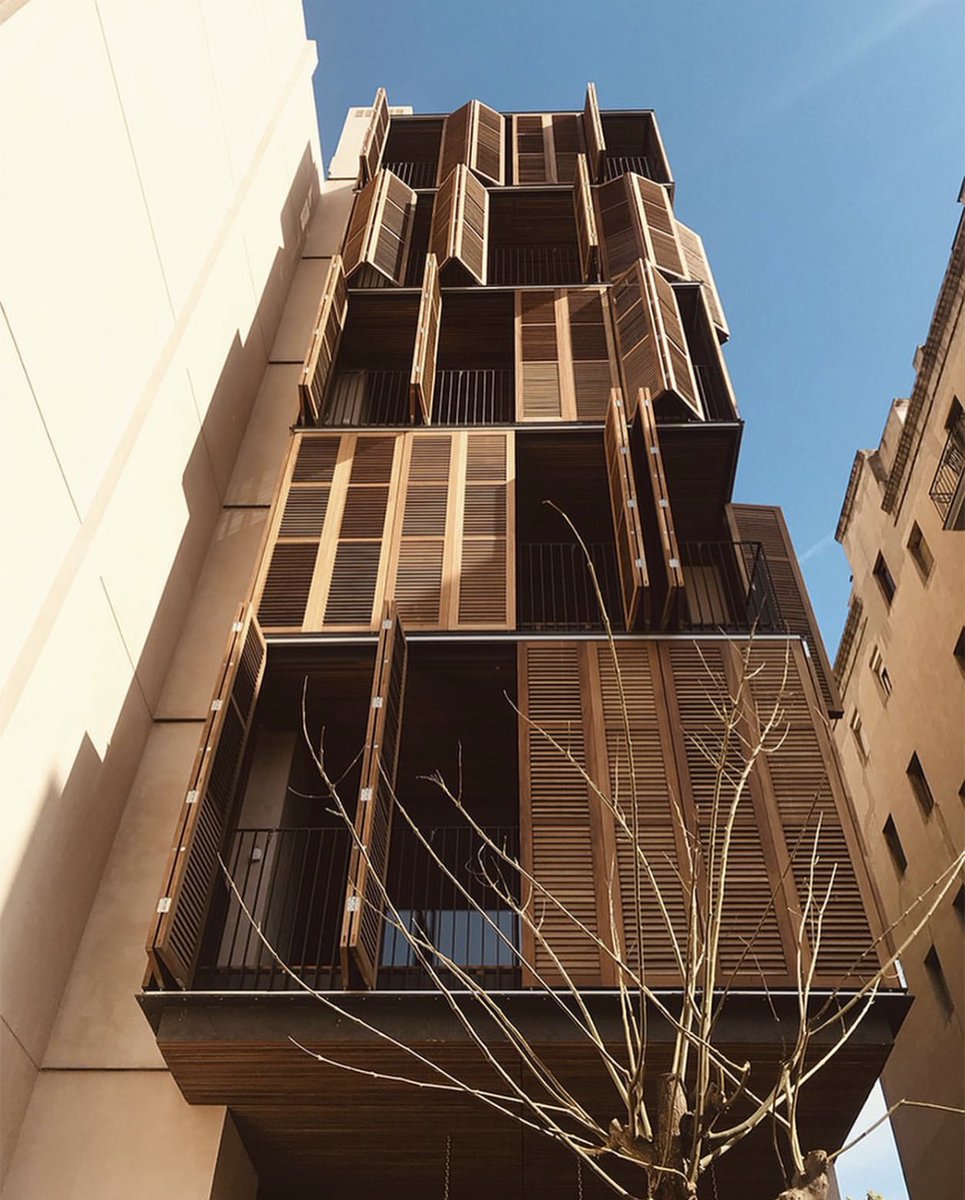 SustainableTall's tweet photo. Apartment Building for Four Friends, Barcelona

By Lussi+Halter Partner AG + Lola Domenech https://t.co/0TA6ZLAhDC https://t.co/yFg0PCHK3L