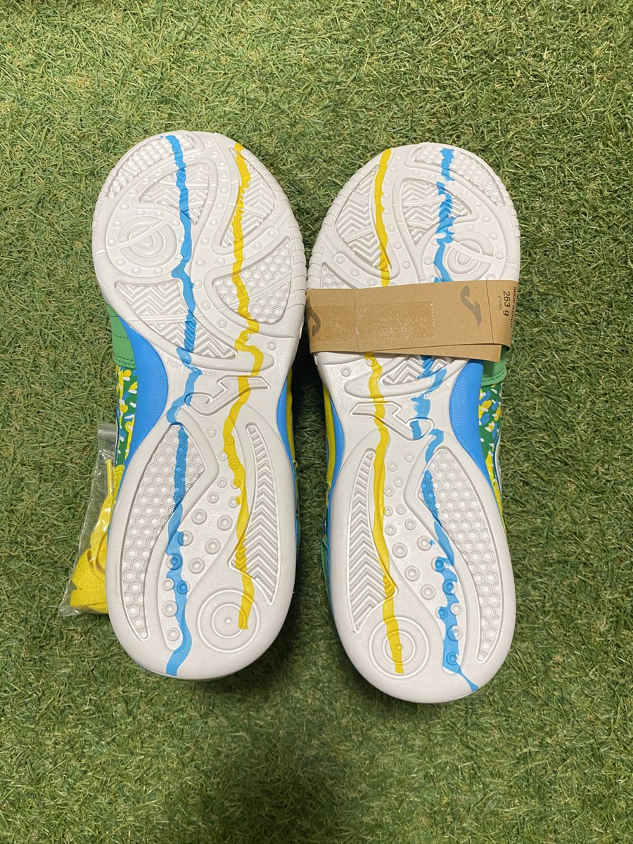 mizoak_sports's tweet photo. TOP FLEX探している方へ
限定カラーのAMANDINHA10はいかがですか？
26, 27, 27.5cmあります〜👞

ご購入はこちらから👇
https://t.co/UwzwhZvMtk

#joma 
#topflex
#フットサル https://t.co/10AsROBE02