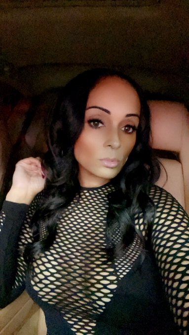 Somebody&rsquo;s fine ass Aunty&hellip; https://t.co/nrTZnUVXfY