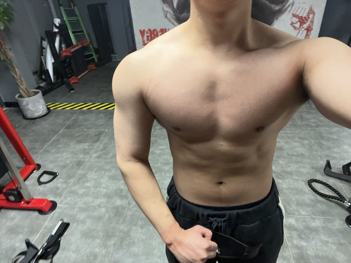 Sjccc6's tweet photo. 哪里充血了
#健身 #单男 #男大 #上海 https://t.co/H7NobZY5DL