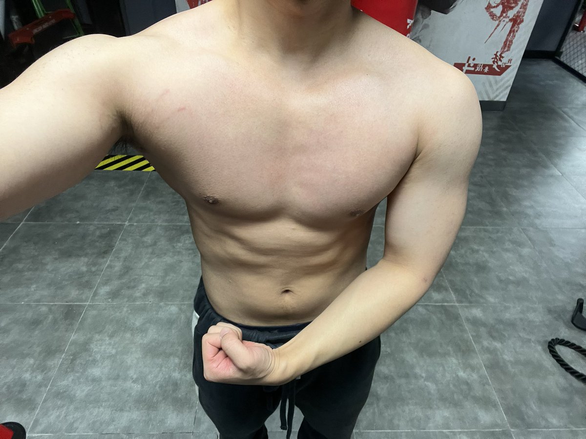 Sjccc6's tweet photo. 哪里充血了
#健身 #单男 #男大 #上海 https://t.co/H7NobZY5DL