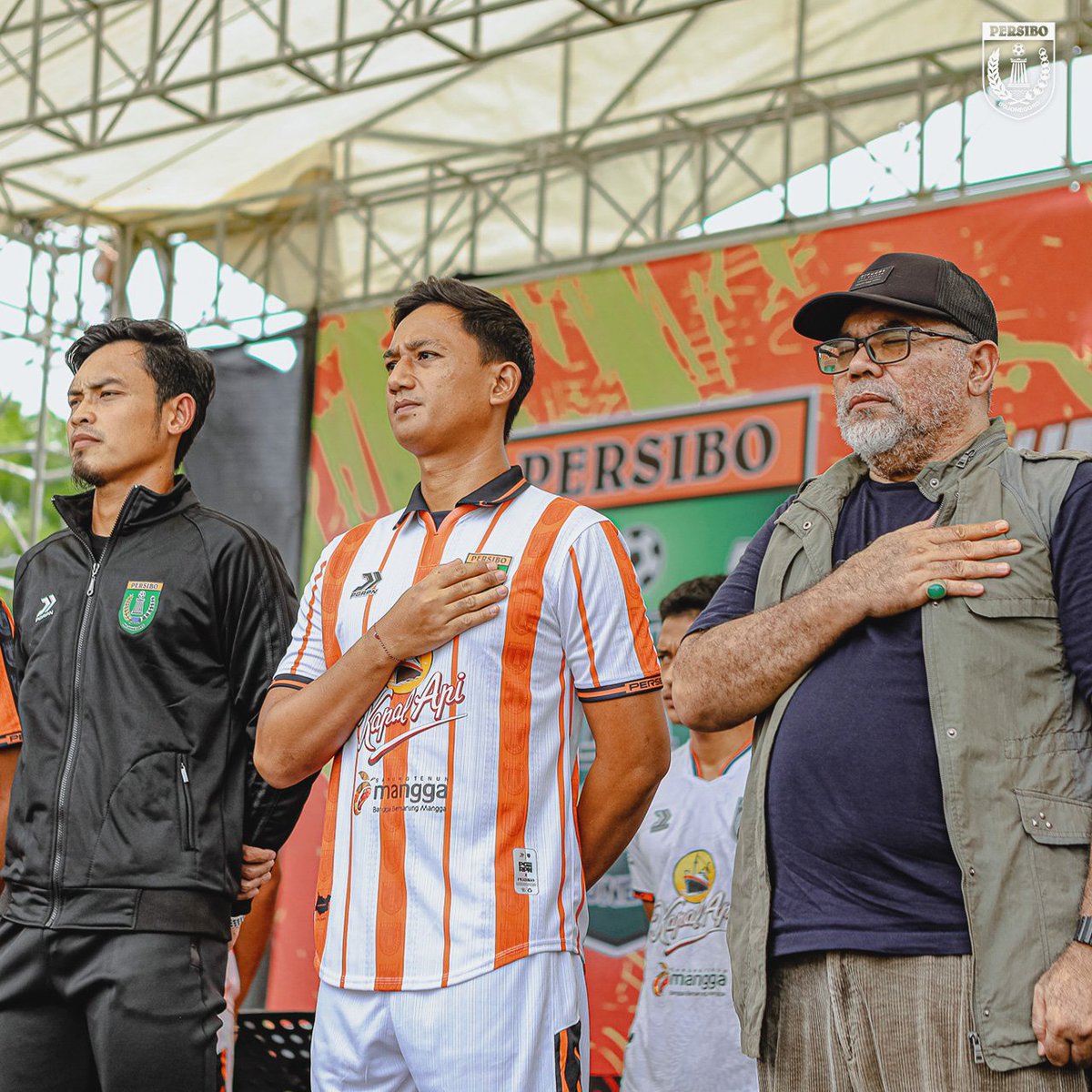 Persibojonegoro's tweet photo. Laskar angling dharma siap terbang tinggi menuju Liga. 2 !!! 🟠⚫

#persibo #persiboBojonegoro
#laskarAnglingDharma #Sadabe https://t.co/9dmVSwhBNz