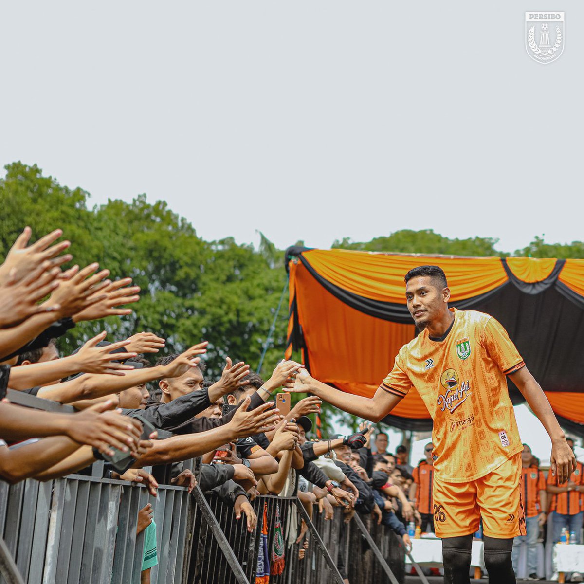 Persibojonegoro's tweet photo. Laskar angling dharma siap terbang tinggi menuju Liga. 2 !!! 🟠⚫

#persibo #persiboBojonegoro
#laskarAnglingDharma #Sadabe https://t.co/9dmVSwhBNz