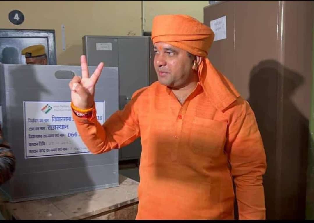 तिजारा में कमल खिला।

महंत बालक नाथ जी ने तिजारा विधानसभा से 10000 से ज्यादा वोटो से जीत हासिल की।