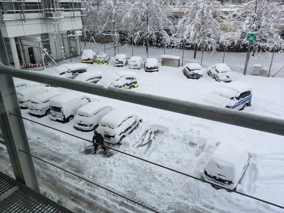 MirzetBrkic's tweet photo. #GermanEfficiency @MUC_Airport https://t.co/FOyanXJDDV