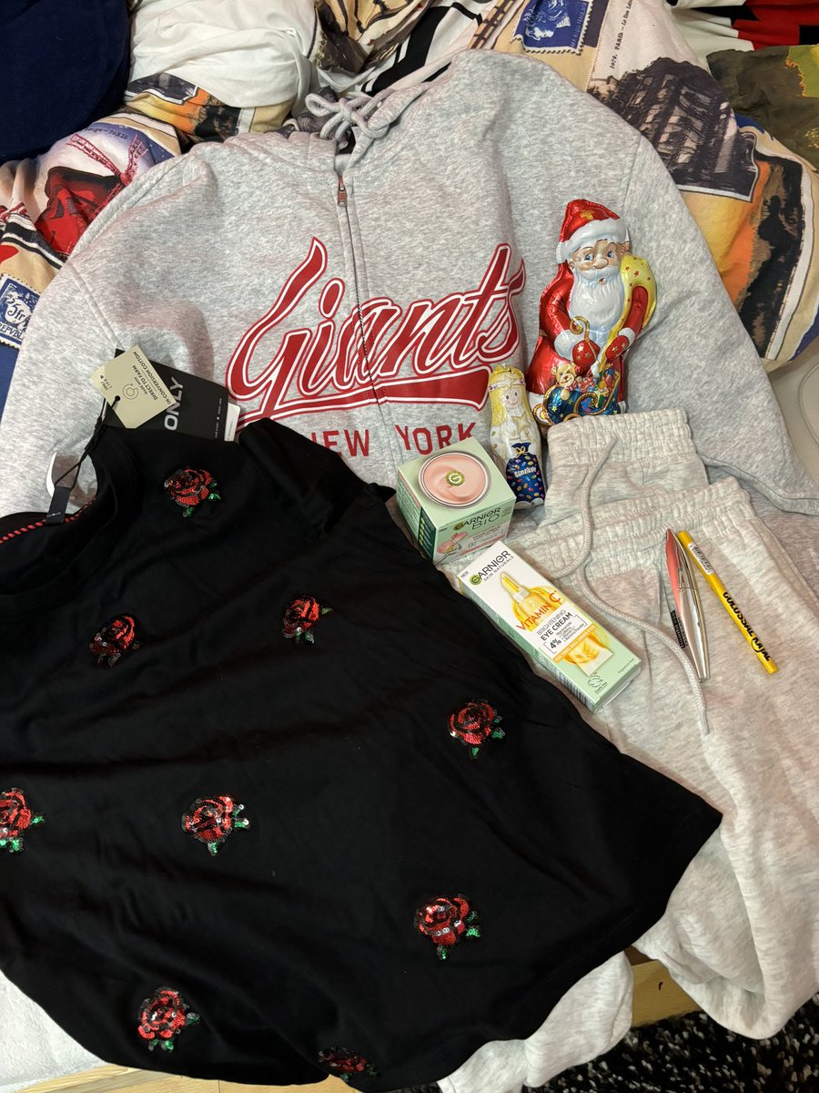 polskaprincezna's tweet image. Jo, a dostala jsem dárky k Mikuláši🤭

#mikuláš #dárky