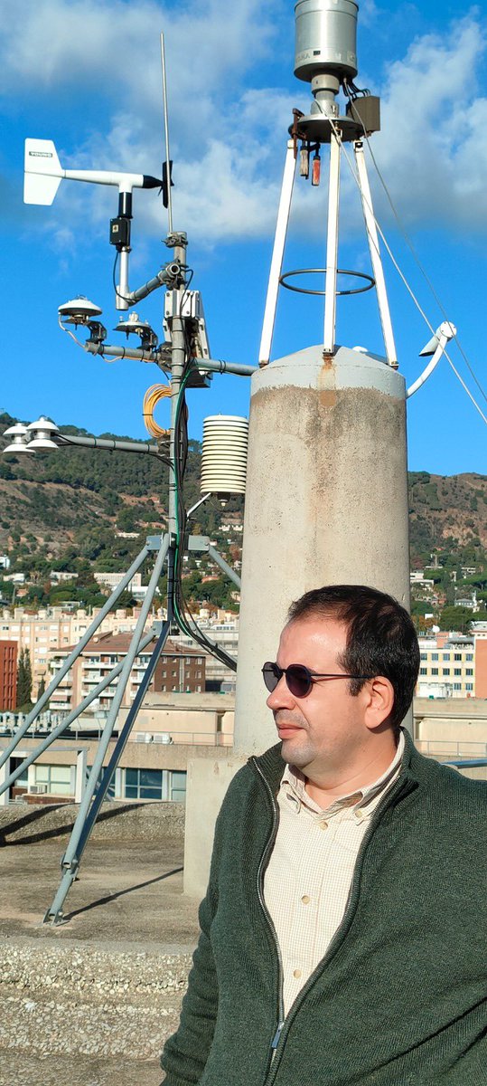 RectorGrauges's tweet photo. No és el Mirador de l’Alcade a Montjuïc, però des del terrat dels edificis de la @UniBarcelona, a més de bones vistes es pot copsar les necessitats de les nostres instal·lacions #unamaneradiferent https://t.co/fQvOdjQvhP