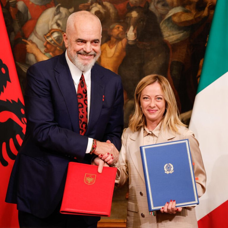 Quando ci chiediamo perché l’Italia non cresce, perché siamo diventati fanalino di coda, perché Paesi come la Spagna e oggi persino la Grecia, che ieri erano anni luce dietro noi, ci stanno superando in tutto, la risposta (detto davvero senza retorica) che dobbiamo darci è
