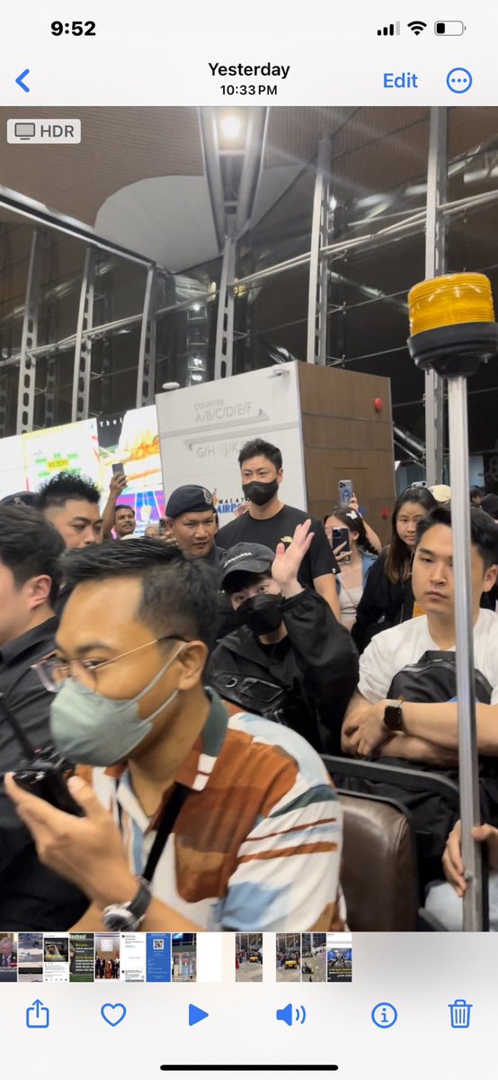 kachingyours's tweet photo. "exol tu paling adil mendukung semua member" tak dapat datang tak apa kita buat other way😂
Me, padahal biasku si jongin:
#layinkl #exoscinkl #cheninkl #xiumininkl https://t.co/vFoqaiQWbu