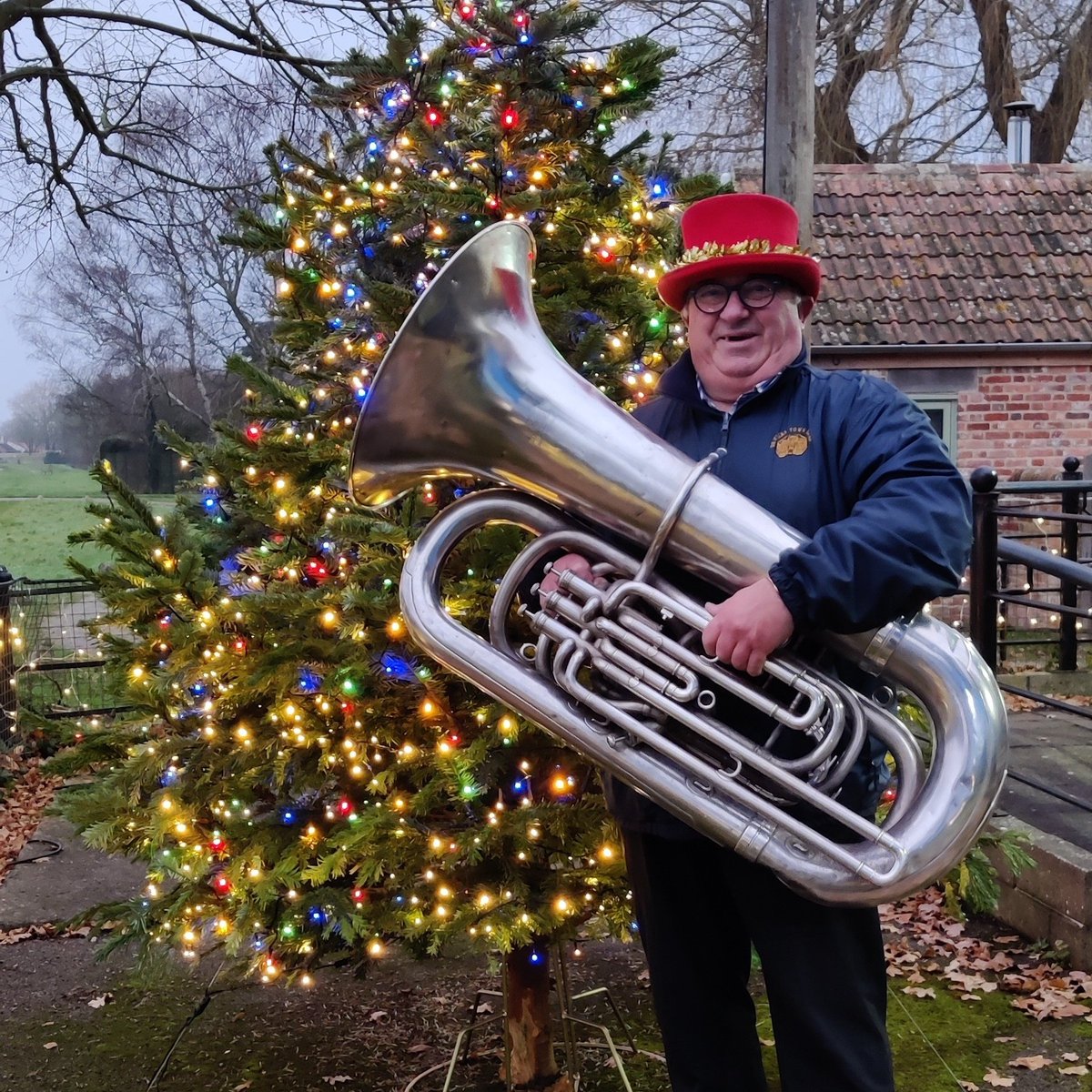 DevizesTownBand's tweet photo. #NewProfilePic Our festive profile photo is of our lovely Phil and his tuba!

Come and hear him at the free Mayor's Carol Concert on 7th December at 7pm in the Corn Exchange; you can't miss him! https://t.co/2joCzIQ6LT