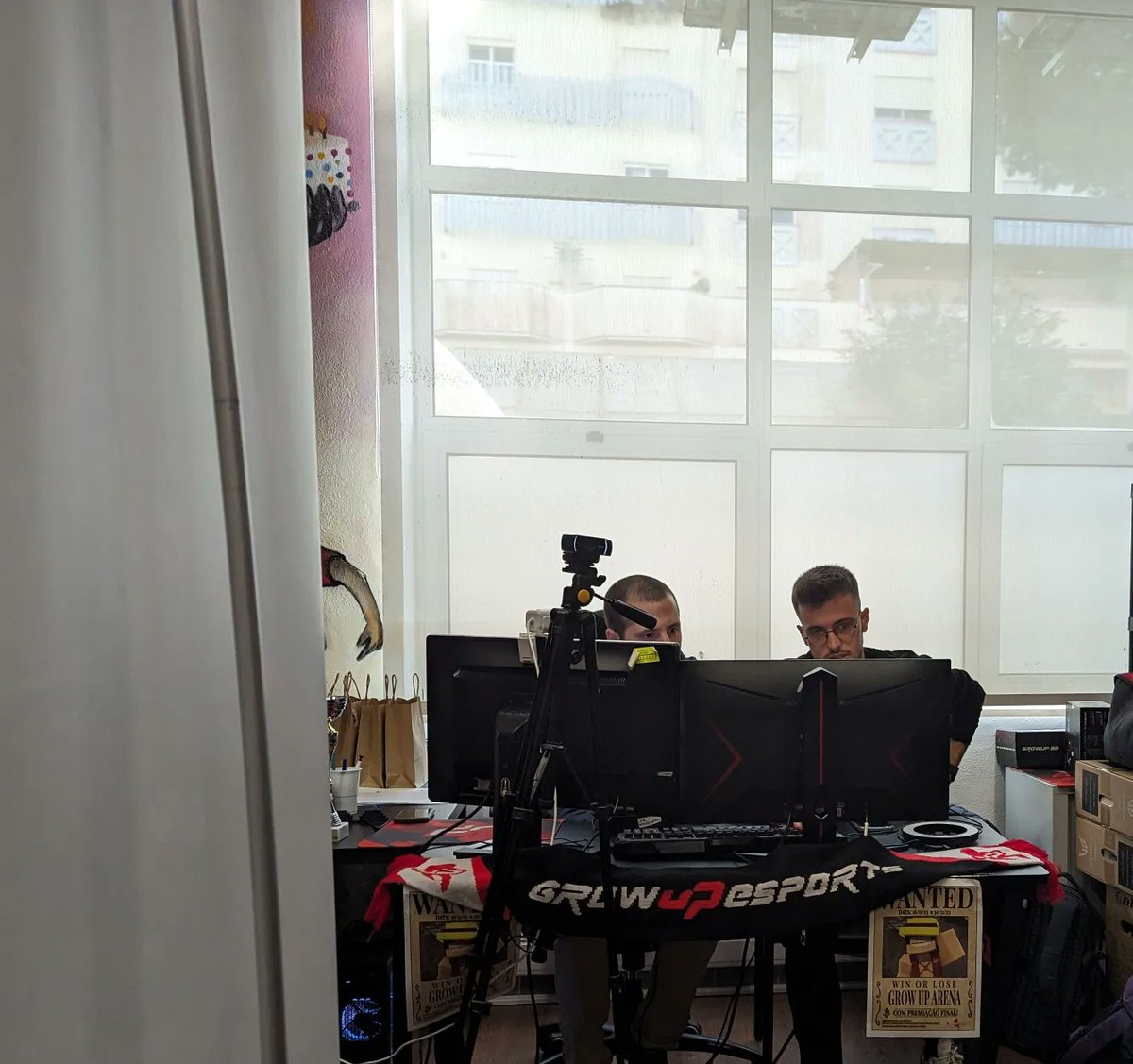 LyraNeedsPhD's tweet photo. Yesterday I had the opportunity to be present at the final matches of an Overwatch tournament organised by the Portuguese community. It was an incredible day full of emotions, competition, and friendship! I was so happy to finally meet a bunch of people I only knew by nickname🥹 https://t.co/yepj9HjXA8