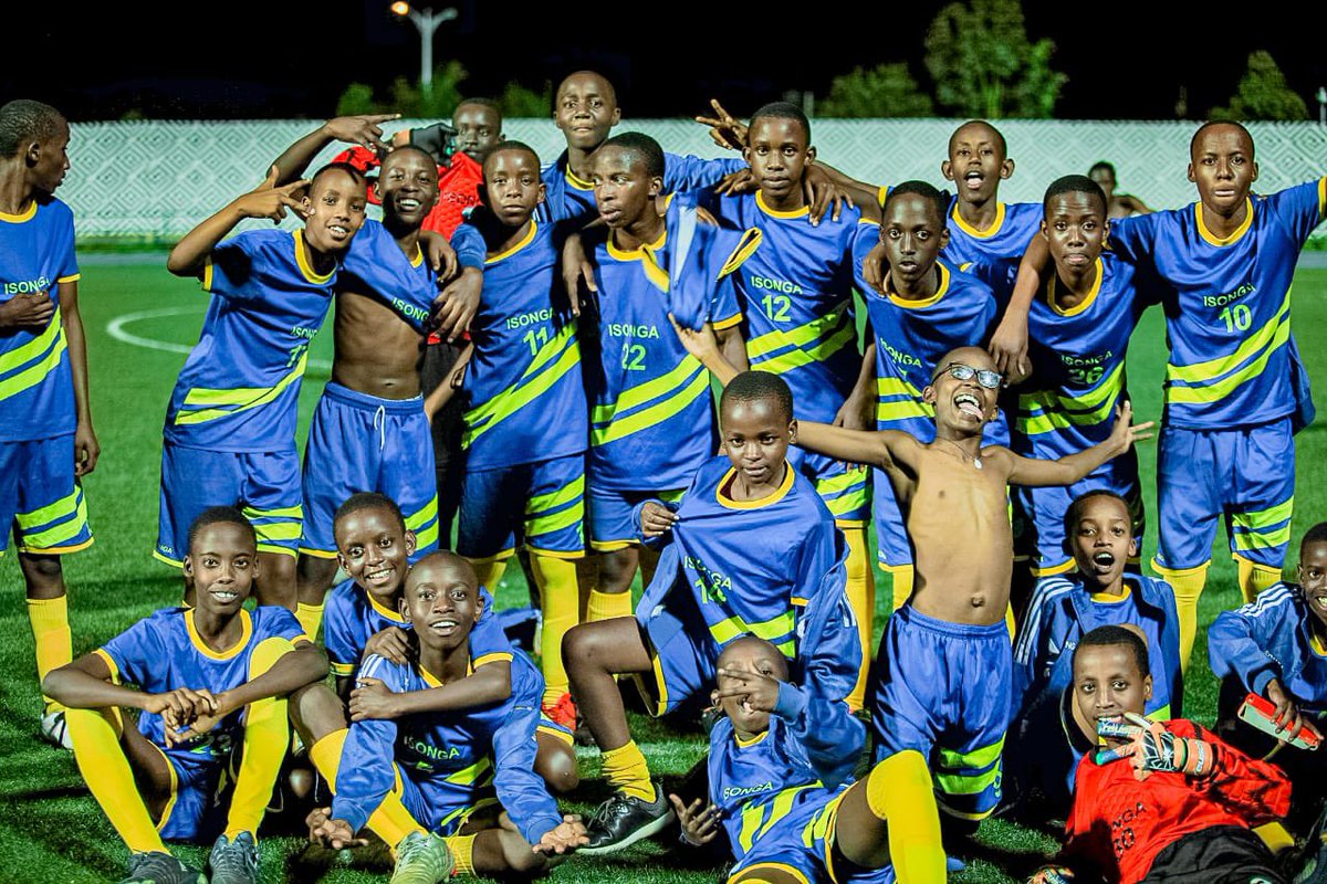 imfuraluc01's tweet image. #NationalTalentDay2023 

Igikorwa cyiza cyane kiri kubera i Huye mu gushaka no gushyigikira impano z’ejo hazaza. 

Minisiteri ya Siporo iki ni igikorwa cy’INDASHYIKIRWA iri gukora. 

Abana bato bari muri #IsongaProgram bahuriye i Huye bari kurushwanwa bitewe na centers…