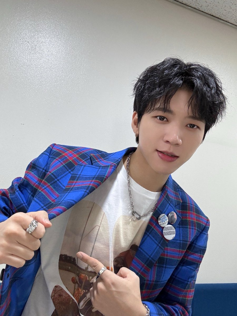 [📸] 

아쉬움 가득한 1주 차 마지막 무대,
SBS <인기가요>도 완료💕 

오늘 'Baby Baby' 왕자님이 알려준
추위를 피하는 방법은? 

ㄴ 지금 당장! 인스피릿 모두 나의 품으로💛 

#남우현 #NAMWOOHYUN
#1st_Album #WHITREE
#BabyBaby
#SBS #인기가요