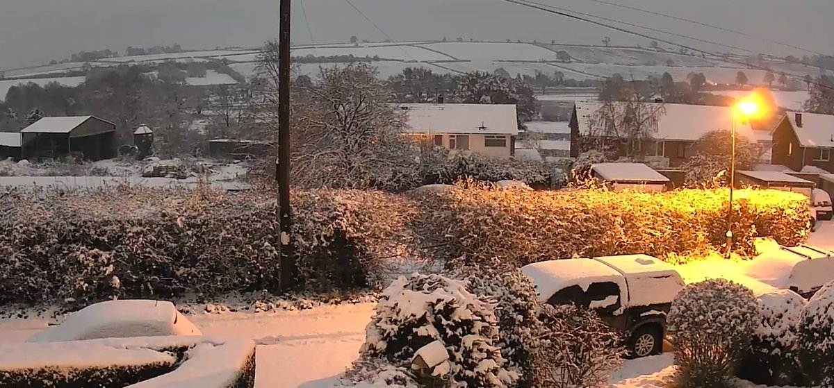 It's going to be a coffee, oodie and the cheesiest Christmas movies I can find kind of day today. Stay safe and warm everyone.