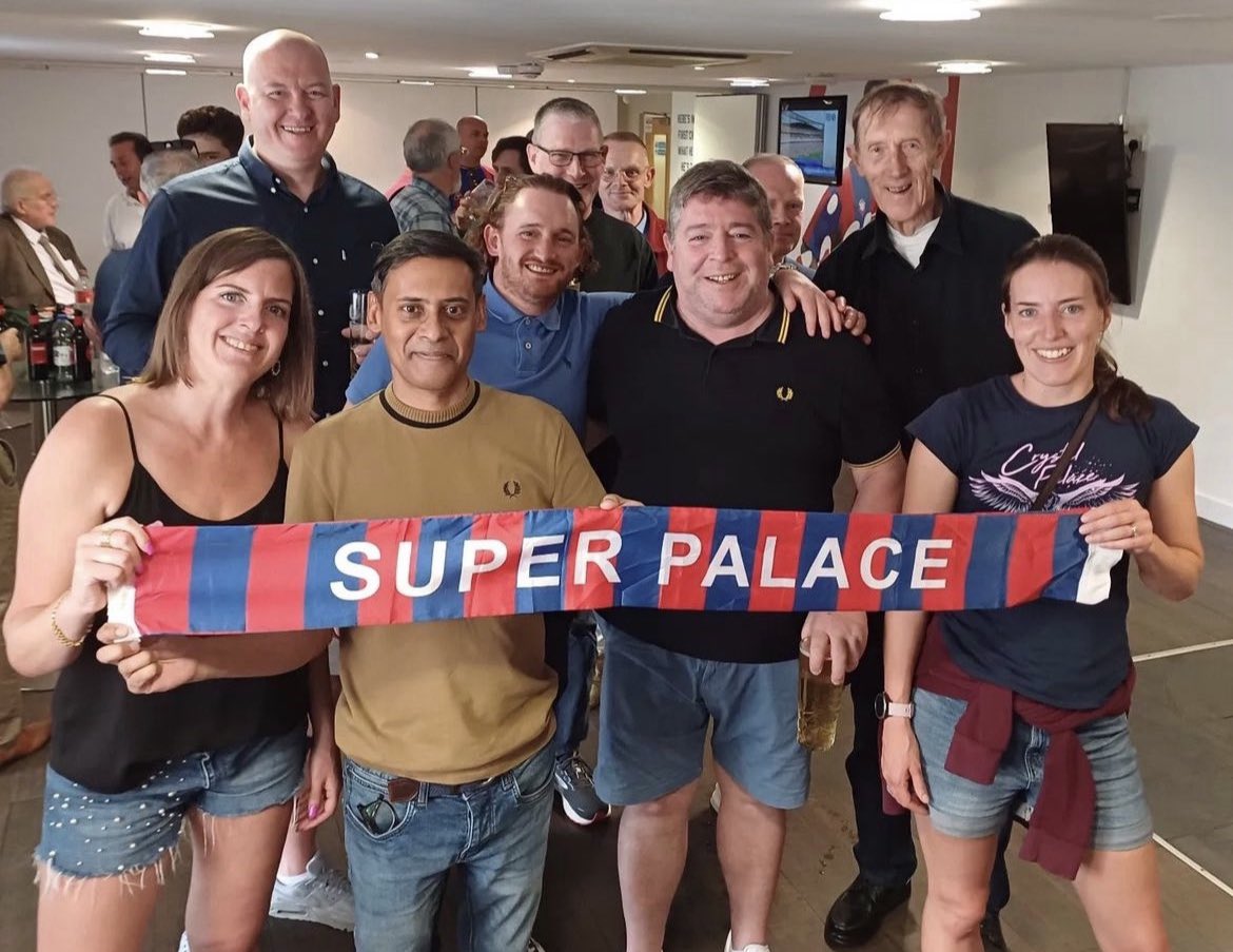 🚨Free Giveaway🚨
I’m going to give away Black Bucket hat and this silk Super Palace scarf if #cpfc beat West Ham today.
All you have to do is like and re post this 
*must live in the uk 
Good luck ❤️💙
Football is 💯 back baby..