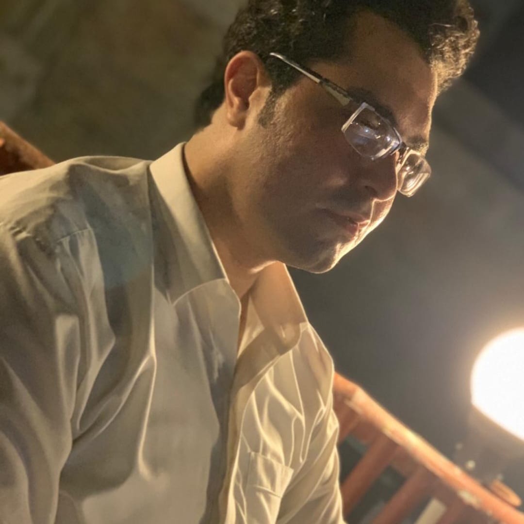 ShahidEsam's tweet photo. In deep thought &amp; someone clicks https://t.co/NXTKCQIMVB