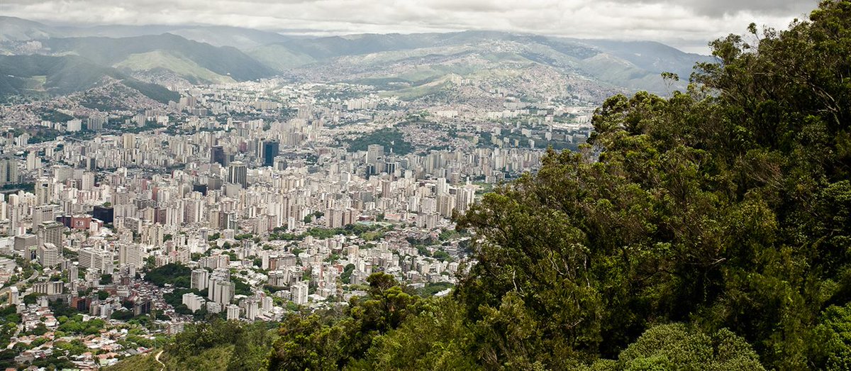 Sección <a href="/Paralelo20/">Paralelo20</a> 'Viajar con seguridad' con <a href="/josemariabenito/">👨🏻‍✈️José M. Benito (Operativo)🇪🇸</a> q hoy nos habla de #Venezuela  A tener en cuenta: ✅Pasaporte en vigor +6 meses 📷Justificar billete vuelta, alojamiento y excursiones La <a href="/EmbEspVenezuela/">EmbEspVenezuela</a> tiene tfonos 24hrs Consulta bit.ly/EmbEspañaenVen…