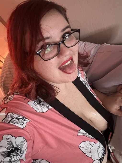 Momma is streaming!  https://t.co/VRqA0ViSGX https://t.co/DpcrDaFb7e<a href="/tag/onmfc"class="tags"><span>#onmfc</span></a>