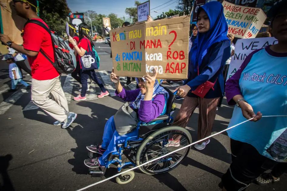 “If we don’t think of an inclusive climate change response, we’re looking at not just a future but a today where we’re leaving them out & behind” At #COP28, people with #disabilities can no longer be an afterthought @hrw hrw.org/news/2023/12/0…