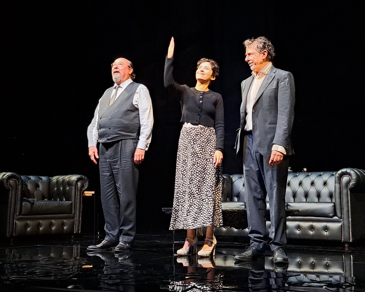 IFuentelarreyna's tweet image. Semana dramática en @teatroabadia  con 3° ESO en la maravilla del teatro de máscaras de #Feste y 1° Bach en la inquietante e intertextual #ElLectorPorHoras. #FRViveElTeatro #LaPasiónPorAprender #ElEntusiasmoPorEnseñar