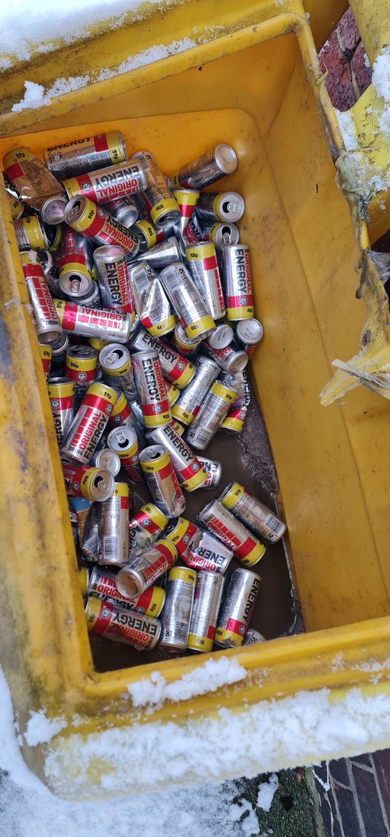 ChineseAl93's tweet photo. Hey @NTCouncilTeam any chance we could have some grit for the bank in East howden? Tried gritting with energy drink but the local youth drak it all befor it melted the snow. https://t.co/FlsII9a53H