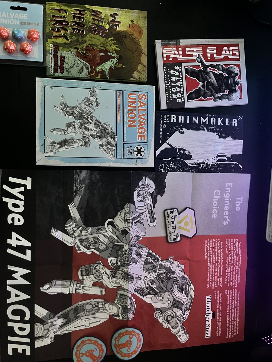 GregIllidge's tweet photo. Just got my salavage union books the prints look amazing! Massive congrats to ⁦@leylinepress⁩ https://t.co/4tTZHI0DKc