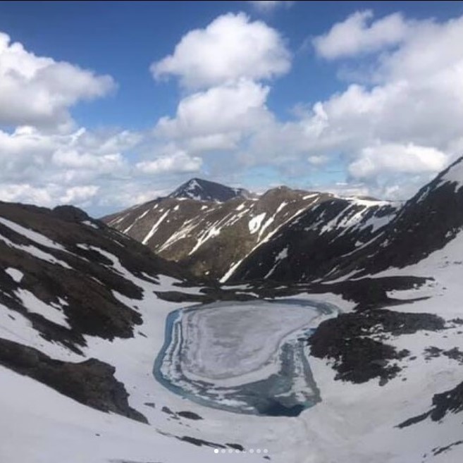 Livadh Lake, which belongs to the lakes known as „Mountain Eyes“ of Šar Mountain, represents a true oasis of untouched nature and completes the magical landscape of this mountain with its beauty. 👁️ 
Experience the gem of Šar Mountain.
#experienceSerbia
📷 PSK "Uspon", Štrbac