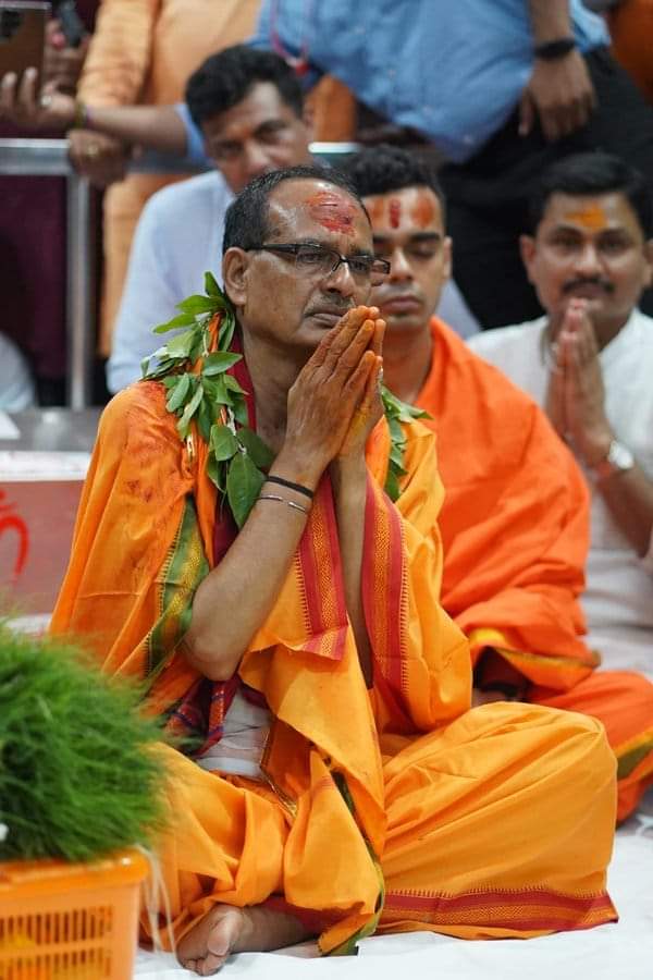 <a href="/ChouhanShivraj/">Shivraj Singh Chouhan</a> <a href="/SaurabhSingh/">Saurabh Singh</a> मध्यप्रदेश की जनता जनार्दन ने जिस तरह आपके कार्यों को अपना कीमती विजई मत प्रदान करके सार्थक सिद्ध किया , उसके लिए आप और M.P. की जनता जनार्दन बहुत बहुत बधाई के पात्र हैं ...! 
जय श्री राम 🙏 जय भाजपा 🙏
<a href="/BJP4India/">BJP</a> ✌️ जय बाबा महाकाल 🙏 ।।