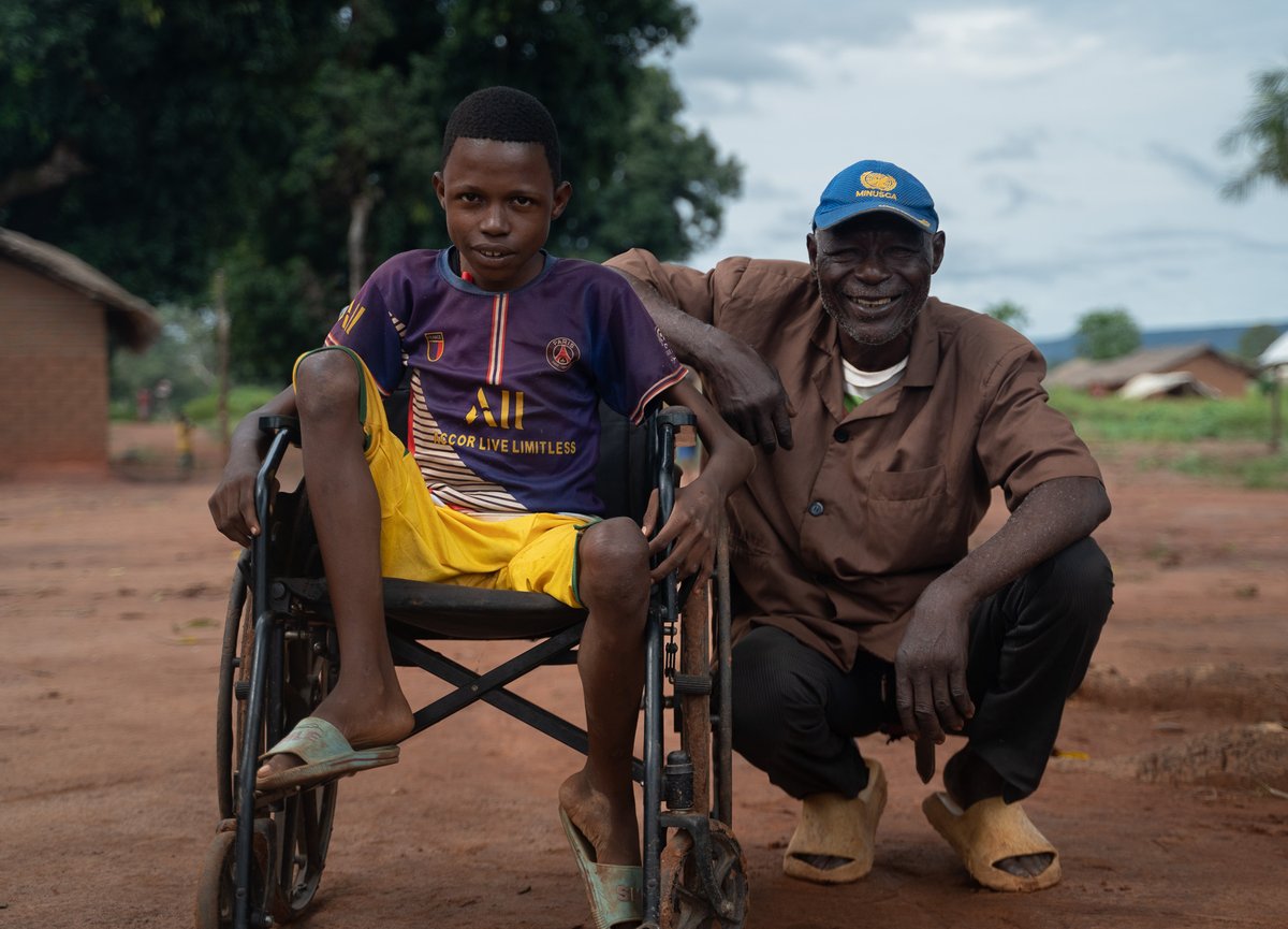 #CAR | 'Playing with other children has changed my child's life. Before, he stayed at home because he was ashamed. Since JRS has supported us he can go to school and his mental health has greatly improved'  
🫱🏾‍🫲🏿@Educannotwait @UNICEF_CAR 

#InternationalDayofPersonsWithDisability