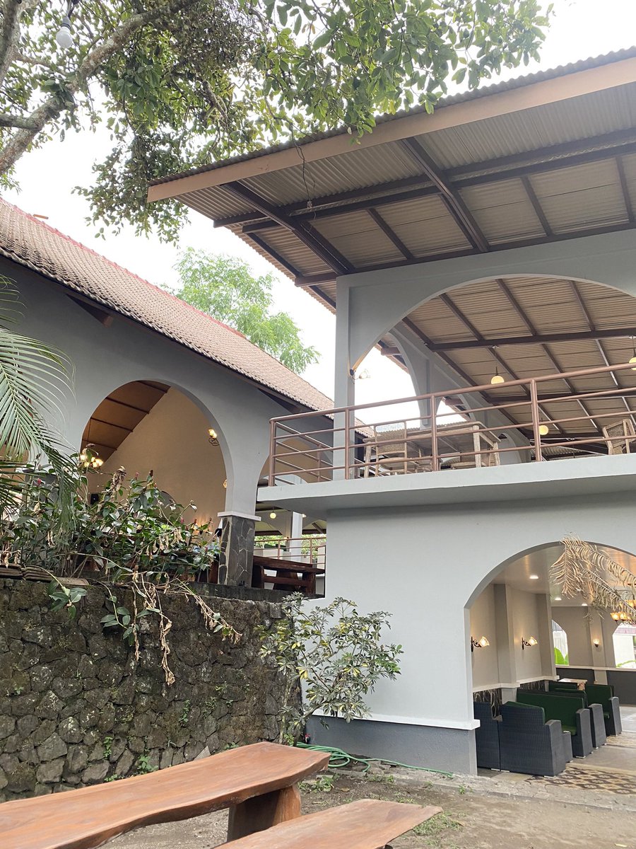 keshikiayame's tweet photo. Sering lewat fyp ku, cafe and resto di Kaliurang, Jogja ini wajib banget kalian datengin pas lagi main ke sini!

Tempatnya luas banget dan sejuk, terus makanannya enak🥹☝🏻

Jangan lupa disave buat jadi bucketlist kalo ke Jogja!🌸🌷🫶🏻💖 https://t.co/dWXvD3jIJQ
