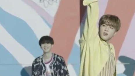 moonwhaliyen52's tweet photo. One thing about Yoongi, he'll always react to Seokjin /and his funsies/ ✨endearingly✨

[a mini thread bc I know my yoonjin brainrot won't settle for a single moment and I'll just end up adding more to this—🥴🤣]
#yoonjin #sin #珍糖 #진슙 https://t.co/XeYko88LcI