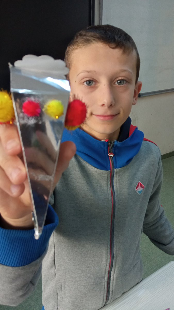 duyguutezen's tweet photo. 5. Sınıf Master junior dersimizde Ata Tohumu ve geri dönüşümünü sağladığımız kağıtlar ile hazırladığımız tohum bombalarımıza hediye paketi ve güzel notlar yazdığımız hediye kartlarımızı hazırlıyoruz .🌱♻️ 🎁 #bahçeşehirkoleji #sürdürülebilirgelecek #masterjunior https://t.co/lAbgx25Jdr