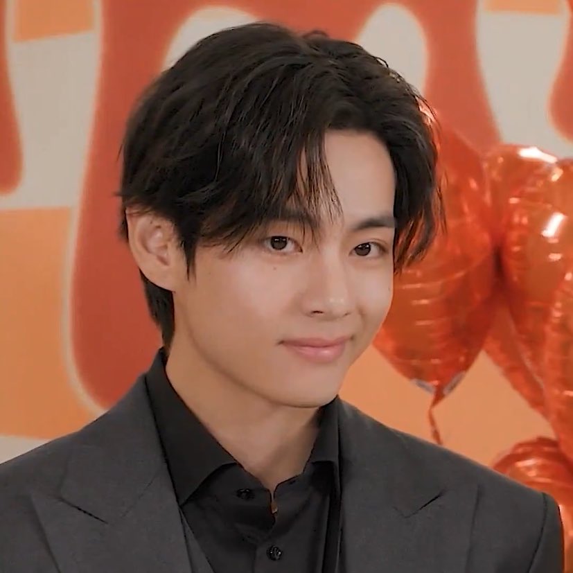 fakonsuayeiei's tweet photo. ตอนเด็ก😏                ตอนโต😏 https://t.co/a69PmSaguw