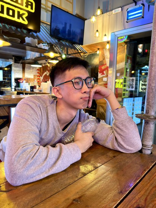 Should I keep these glasses? 🤓  PS Sunday livestream today from 10am EST on @chaturbate link below https://t