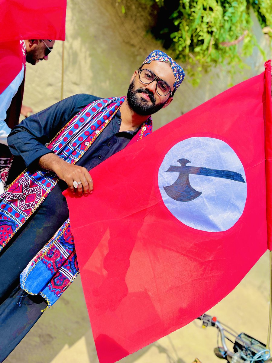 سهڻي سنڌ جا پيارا ماڻهو
ٽوپي  اجرڪ  وارا ماڻهو 🎊
سنڌي ثقافتي قومي ڏهاڙي جيون سڀن پيارن کي مبارڪون