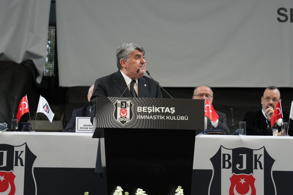 SerdalAdali_x's tweet photo. Göstermiş olduğunuz yoğun ilgi için teşekkürler Büyük Beşiktaş camiası🦅 kazanan Beşiktaş olacak🖤🤍

#Hatırlatacağız
#HaydiKalkAyağa https://t.co/BrZ6p33O5x