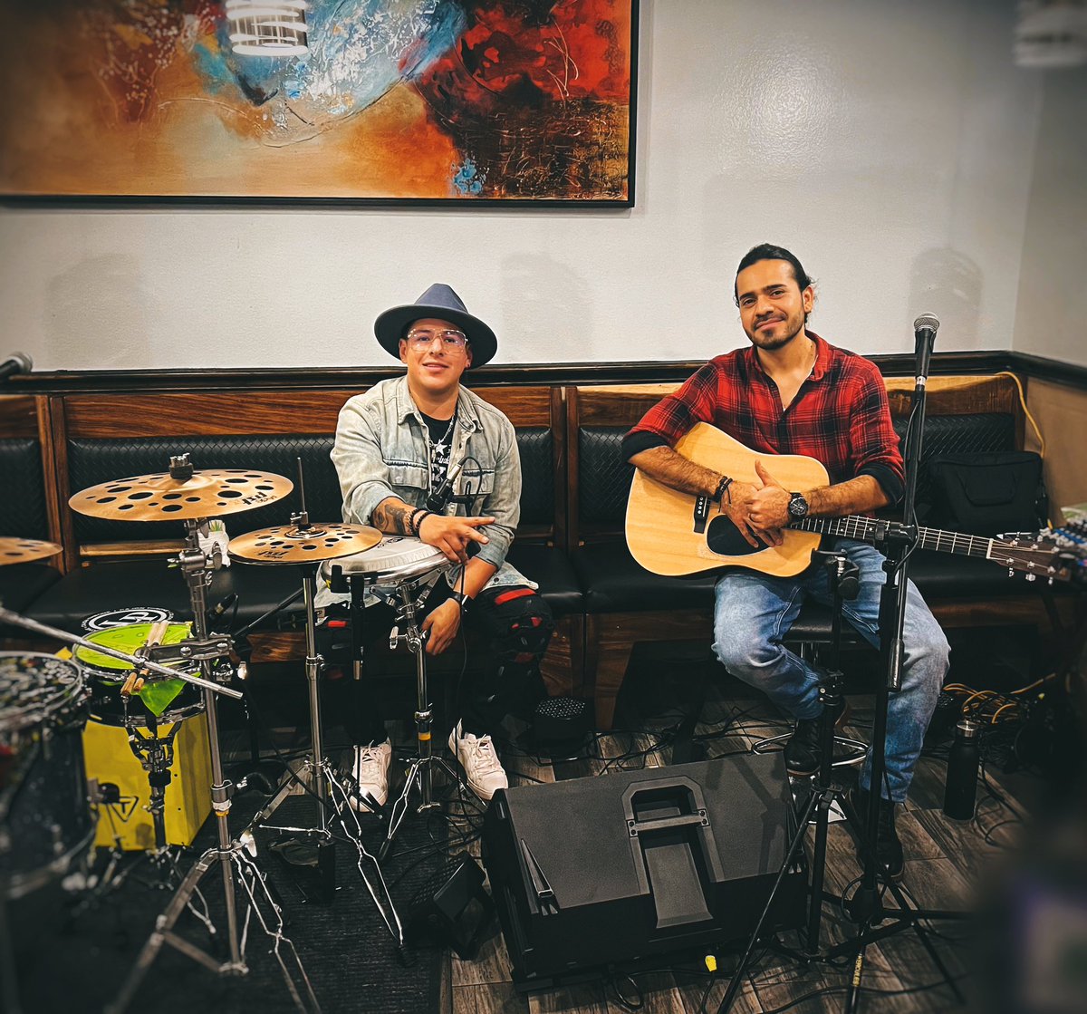 fhernandodrums1's tweet photo. Hoy toco en Corpus Christi Tx.
Acoustic BAND ✌🏻🥁🎸🌊
#performance #yosoyfherdrums #vida #musicaenvivo #pasion #amoralamusica #drummer #baterista #acoustic #Haram #cajon #unplugged #haramfam #blessed #music #acustico #acousticband #coversacusticos #sesionacustica https://t.co/C7YJHSZ3K5
