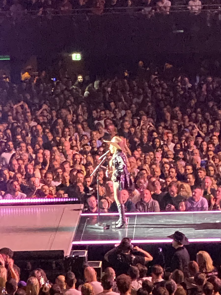 #Madonna was echt geweldig. En iedereen die zeurt over aanvangstijd had lekker thuis moeten blijven.